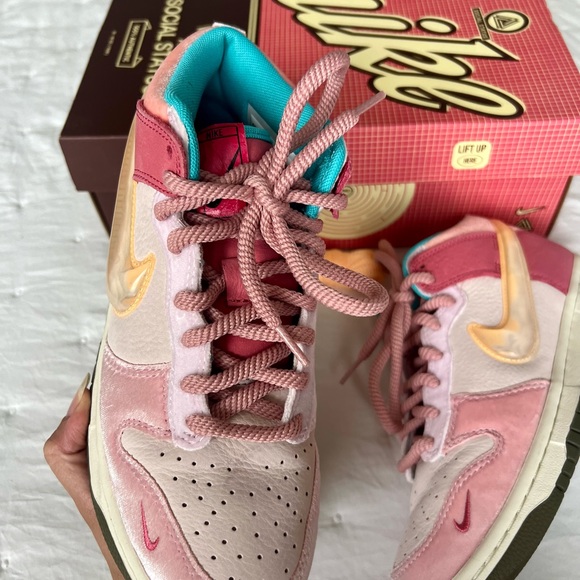 Nike dunk mid Social status strawberry milk - Picture 2 of 10